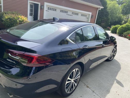 Photo 5 of 22 of 2018 Buick Regal Sportback Essence